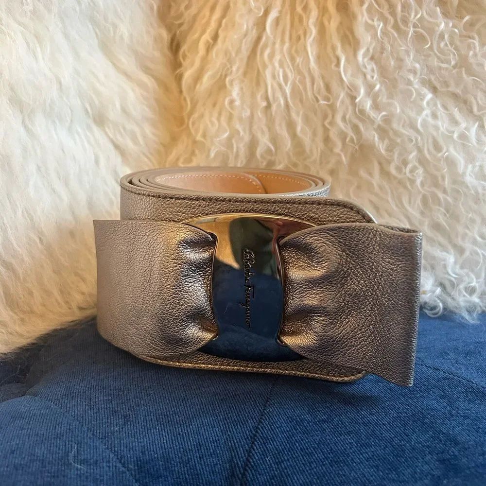 Salvatore Ferragamo
Leather Waist Belt size 100